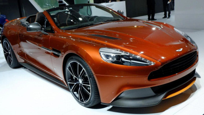 Aston Martin Vanquish Volante цвета «красный янтарь»