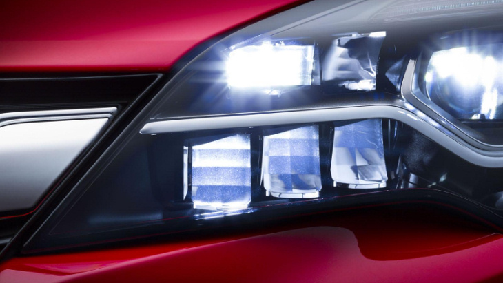Новая Opel Astra получит матричные светодиодные фары