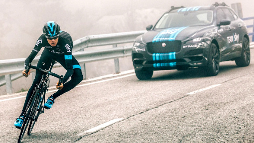 Jaguar F-Pace в роли автомобиля поддержки велокоманды Team Sky на Tour de France