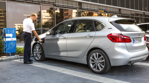 BMW привезет во Франкфурт два подключаемых гибрида