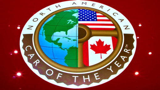 Эмблема конкурса North American Car and Truck/Utility of the Year Эмблема конкурса North American Car and Truck/Utility of the Year