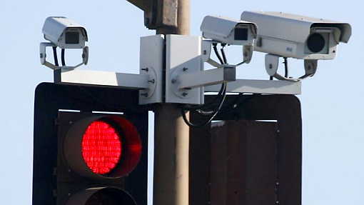 Камеры в Москве научатся фиксировать проезд на красный свет