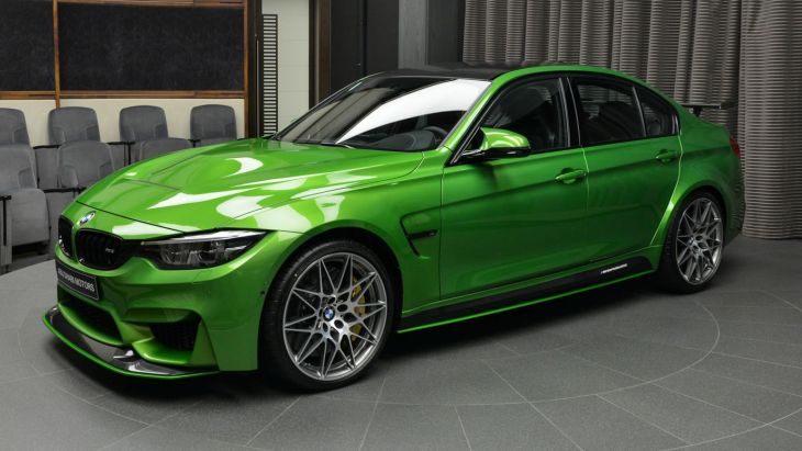 «Заряженный» седан BMW M3 в цвете Java Green
