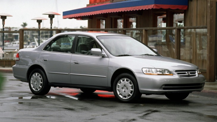 Honda Accord Sedan 2001–2002 года 