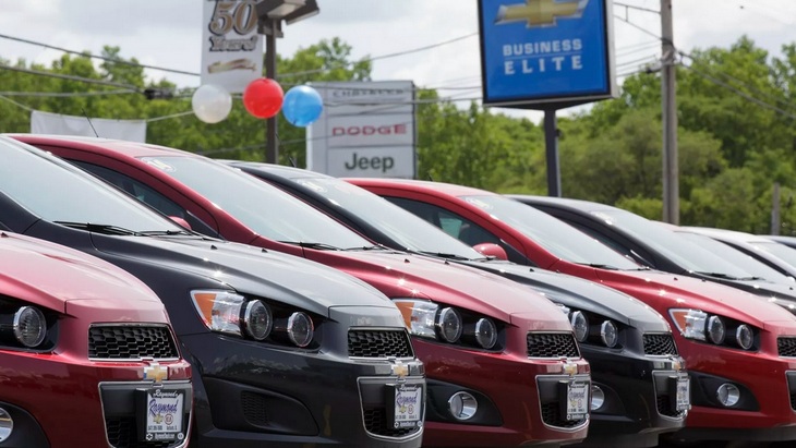 Продажи автомобилей в США могут упасть ниже 17 миллионов единиц