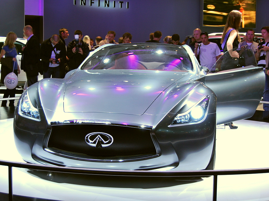 �������-��� Infiniti Essence