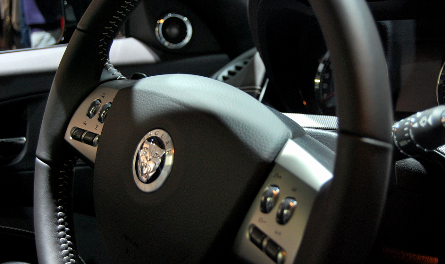 ����������� Jaguar XJ Sentinel