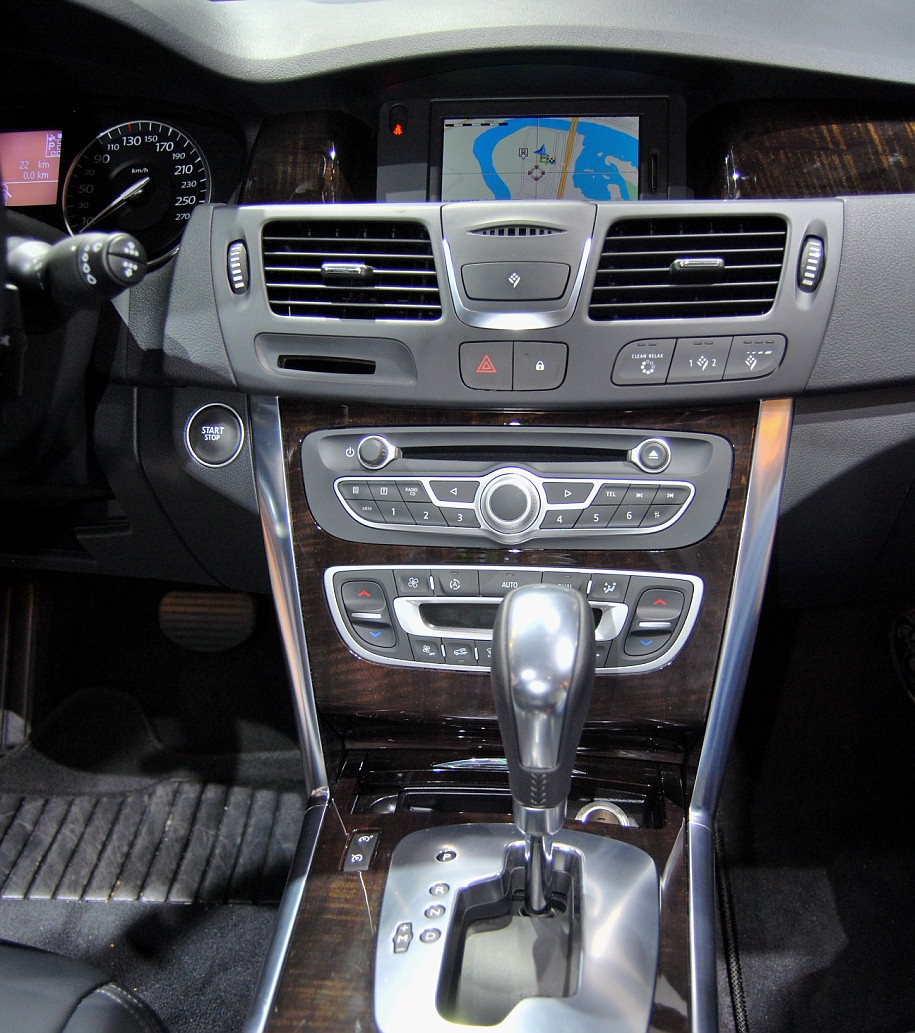 ������� �������� Renault Latitude