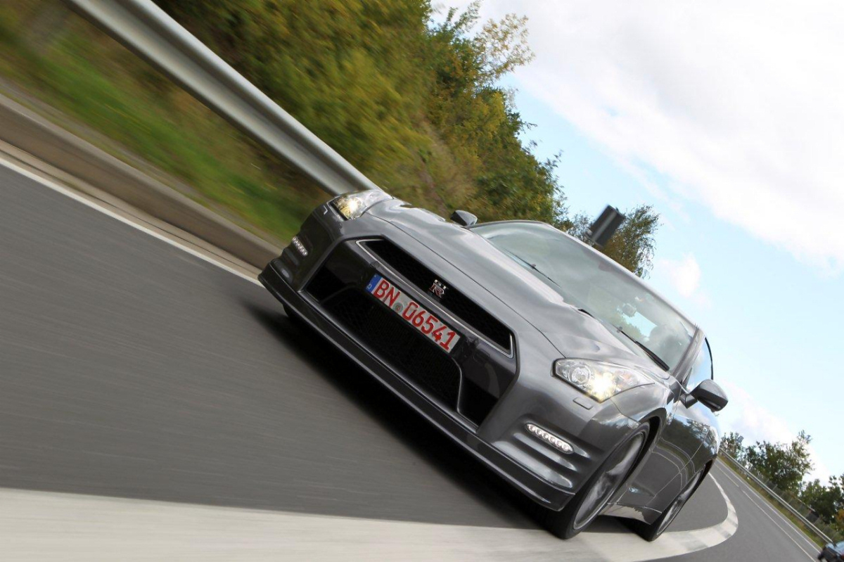 �������� Nissan GT-R