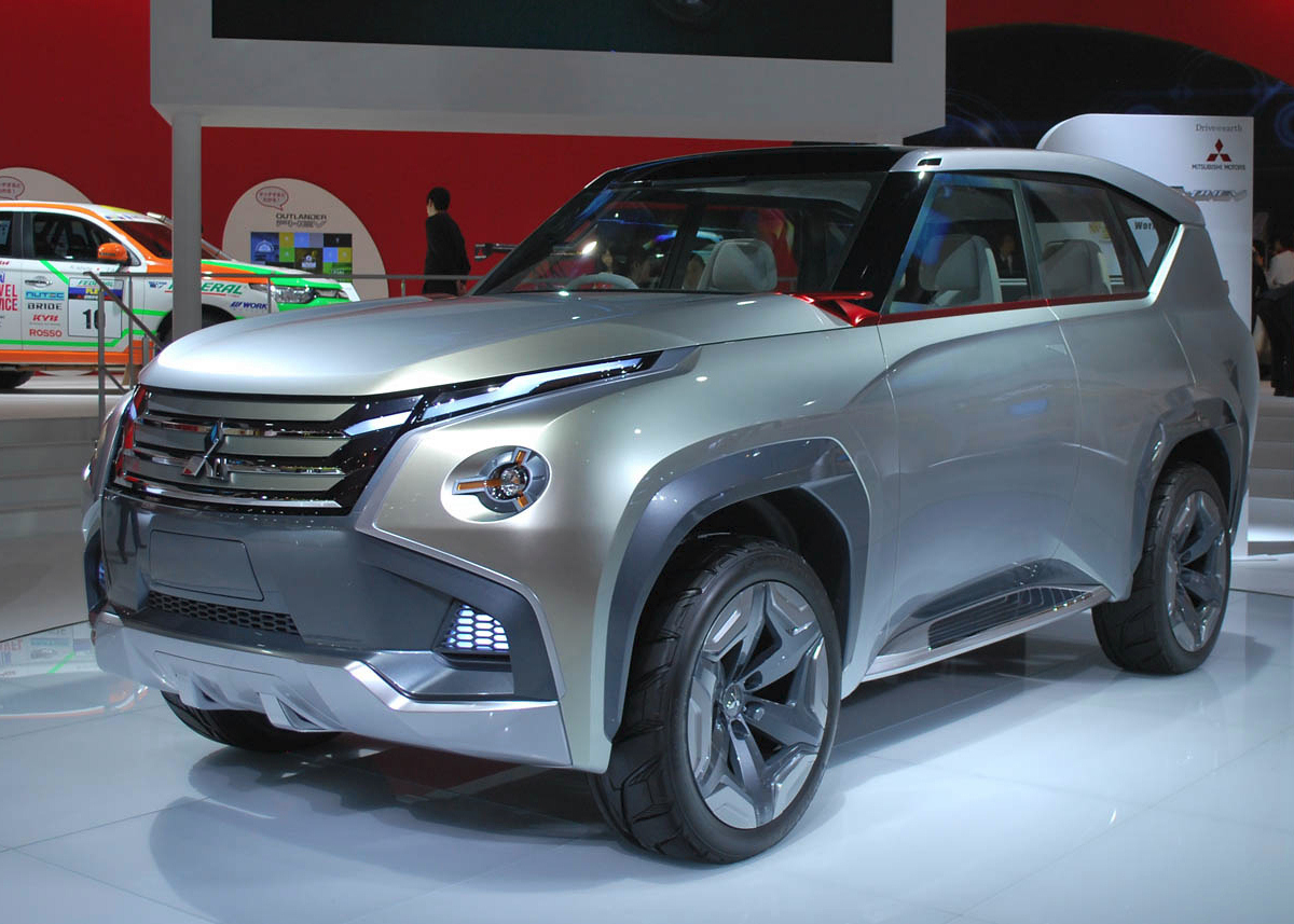 новый mitsubishi pajero 2015 
