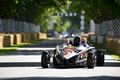 Легкий спорткар <A href='http://www.livecars.ru/photo/2013/03/11/ktm_x-bow_gt/' class=link target='_blank'>KTM</A> участвует в подъеме на холм Гудвуд