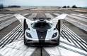 Koenigsegg One:1 (2014) <p> Шведский автомобиль <A href='http://www.livecars.ru/photo/2014/03/04/koenigsegg_one1/' class=link target='_blank'>Koenigsegg One:1</A> позиционируется как «первый в мире мегакар»