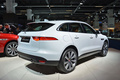 Хотя шоу и не требовалось. Jaguar F-Pace способен привлечь к себе интерес самостоятельно как первый вседорожник Jaguar и модель, построенная на новой полностью алюминиевой заднеприводной платформе (да, уже были седаны XE и XF, но в ходе разработки шасси компания упирала на то, что делает ее для кроссовера).