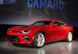 Шестое поколение спорткупе <strong>Chevrolet Camaro</strong> легко узнать по злобному взгляду узких светодиодных фар, выглядывающих из-под плоского капота. <p> Хотя общий силуэт спорткара сохранил узнаваемость, в Chevrolet говорят, что построили новую модель практически с нуля, и теперь в ее структуре используется около 70 процентов уникальных компонентов