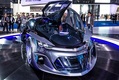 За передвижение FNR отвечают четыре электромотора в колесах. Батареи модели заряжаются беспроводным способом.