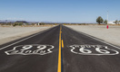 Самая известная дорога в США – это знаменитое историческое шоссе <strong>Route 66</strong> (также известно как «Дорога-мать»), связывающее Чикаго в Иллинойсе с Санта-Моникой в Калифорнии