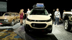 <strong>Chevrolet Trax Active concept</strong>. Мини-кроссовер Chevrolet Trax (Tracker) специально для SEMA приспособили к бездорожью. Автомобиль получил увеличенный дорожный просвет, расширенные колеи, 18-дюймовые колесные диски с внедорожными шинами и блок светодиодного освещения на крыше. Там же появился дополнительный багажник для вещей, необходимых путешественникам