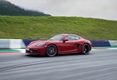 Купе Porsche 718 Cayman GTS и родстер Porsche 718 Boxster GTS