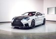 Lexus перенастроил своему спорткару подвеску, модернизировал рулевое управление, и уменьшил вес машины за счет ряда алюминиевых деталей