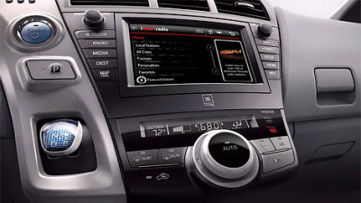 центральная консоль компактвэна на базе Toyota Prius