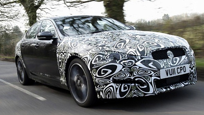 рестайлинговый Jaguar XF в камуфляже