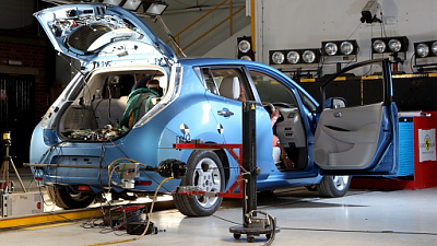 Nissan Leaf в ходе краш-теста 