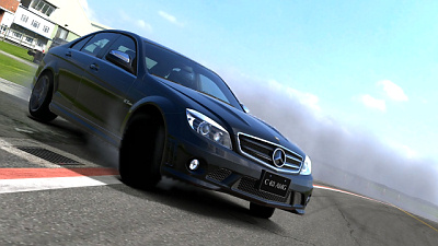 2010 Mercedes-Benz C63 AMG в управляемом заносе