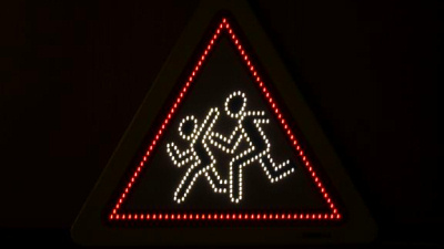 дорожный знак на светодиодах