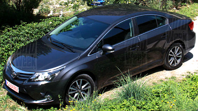 обновленный седан Toyota Avensis обновленный седан Toyota Avensis