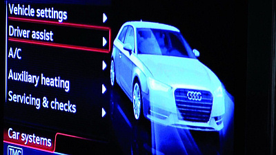 трехдверный хэтчбек Audi A3 на экране системы MMI