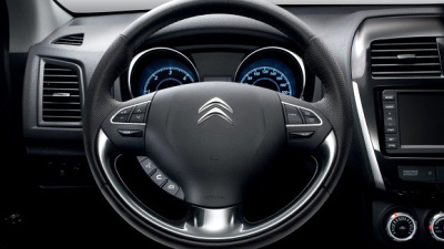 интерьер Citroen C4 Aircross