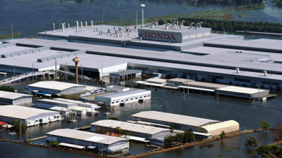 завод Honda во время наводнения 