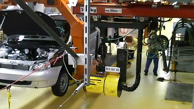 кадр из прямой трансляции с конвейера «АвтоВАЗа»