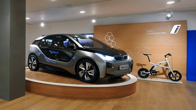 обновленный BMW i3 Concept в магазине на Парк-лейн в Лондоне обновленный BMW i3 Concept в магазине на Парк-лейн в Лондоне