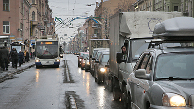 огороженная полоса для общественного транспорта в Санкт-Петербурге