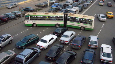 Легковушки с пассажирами предложили приравнять к автобусам