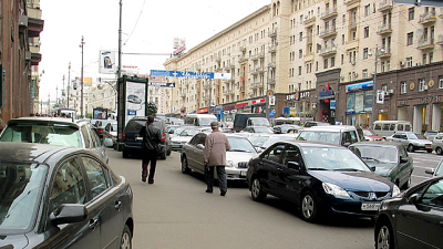 Власти Москвы запретят автомобилистам парковаться на тротуарах