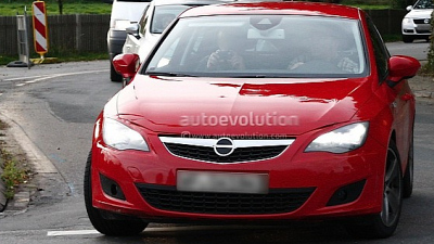 прототип Seat Leon, замаскированный под Opel Astra 