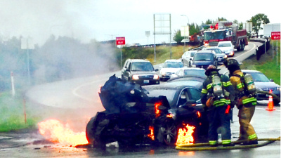 сгоревший седан Tesla Model S