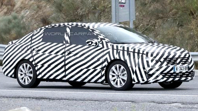 прототип четырехдверного Peugeot 308 