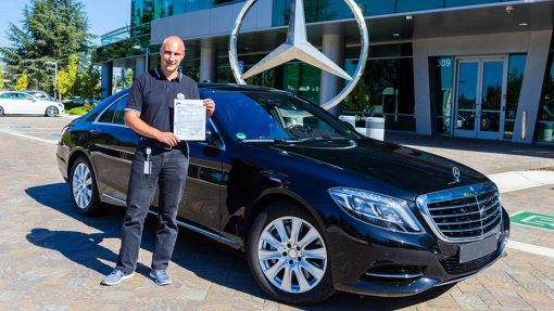 водитель-испытатель Mercedes с лицензией