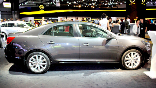 Chevrolet Malibu на автосалоне в Москве-2012