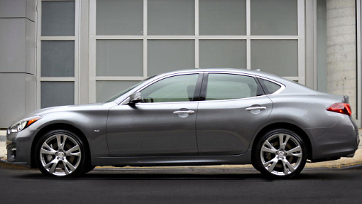 Infiniti Q70