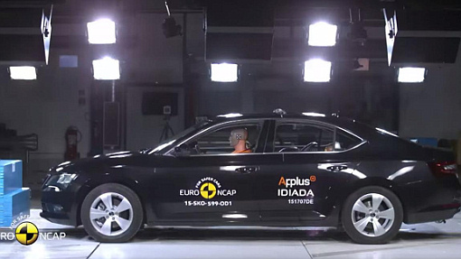 Skoda Superb в ходе краш-теста Skoda Superb в ходе краш-теста