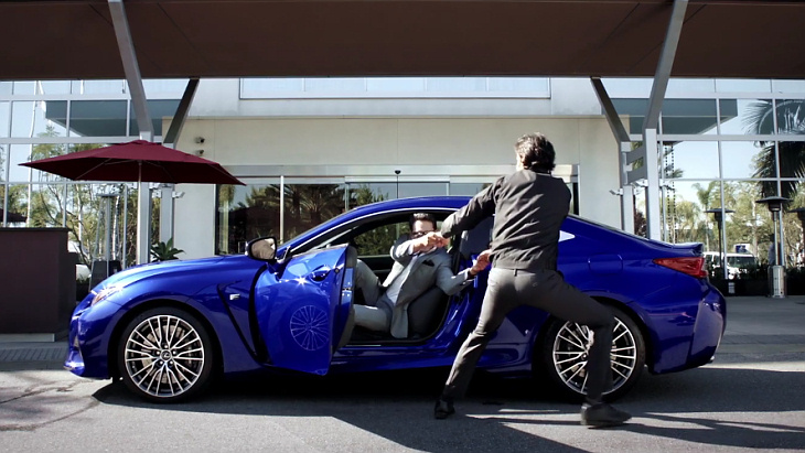 Кадр из рекламы Lexus