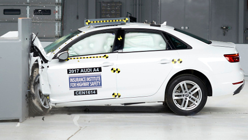 Audi A4 в ходе краш-теста