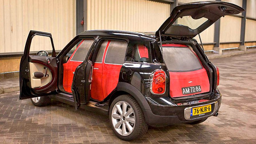 Morris Mini Minor внутри MINI Countryman Morris Mini Minor внутри MINI Countryman