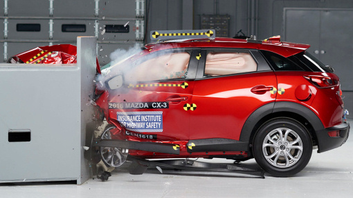 Mazda CX-3 в ходе краш-теста