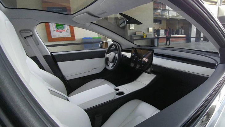 Салон Tesla Model 3 Салон Tesla Model 3