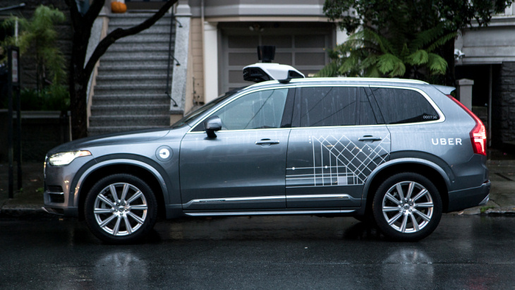 Volvo XC90 с автопилотом из парка Uber Volvo XC90 с автопилотом из парка Uber